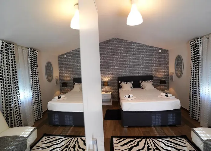 Tago With Heated New Pool Kastela