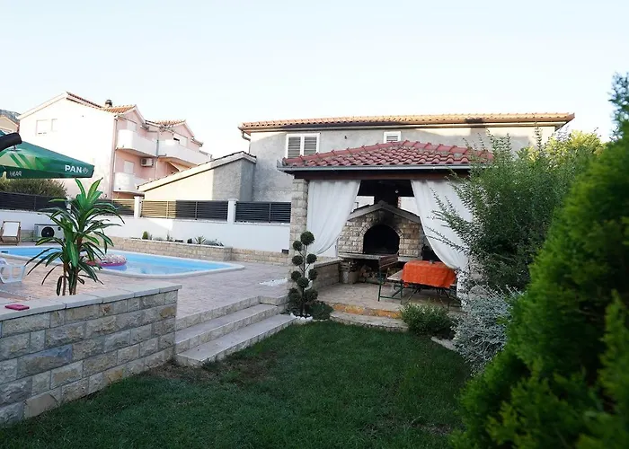 Villa Tago With Heated New Pool