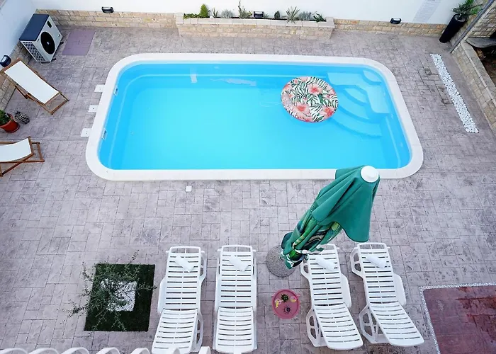 Tago With Heated New Pool *