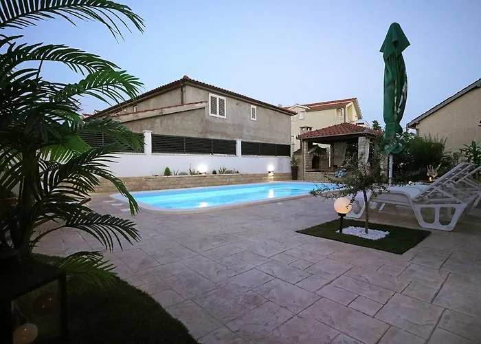 Tago With Heated New Pool * Kastela