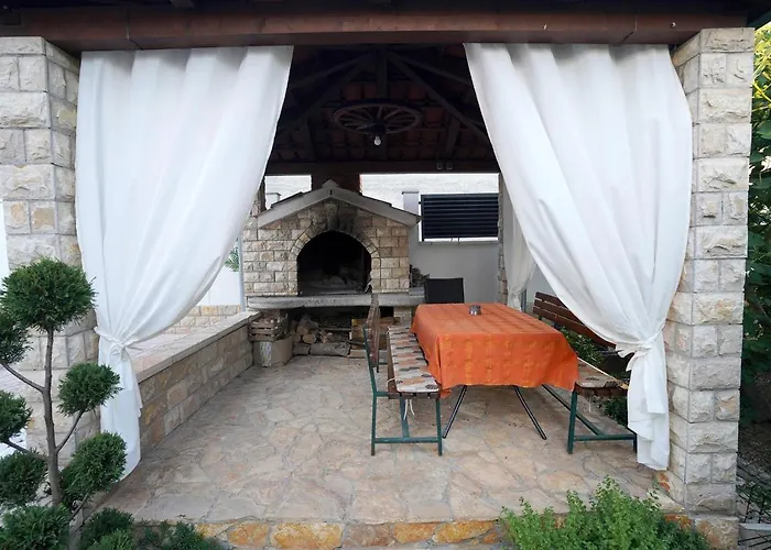 Tago With Heated New Pool Kastela