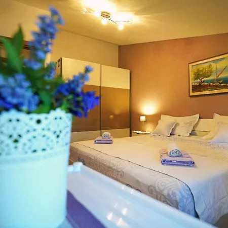 Tago With Heated New Pool * Kastela