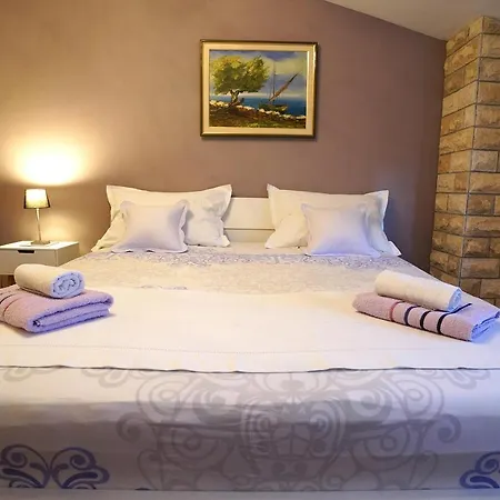 Tago With Heated New Pool فيلة