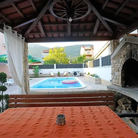 Tago With Heated New Pool