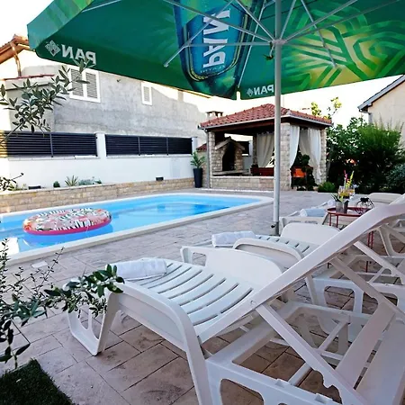 Tago With Heated New Pool Villa
