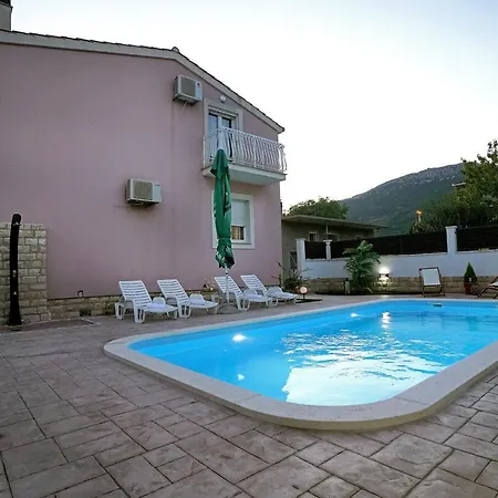 Tago With Heated New Pool *
