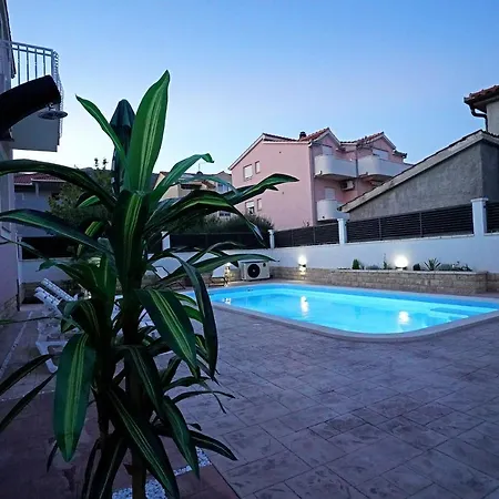 Tago With Heated New Pool Villa Kastela