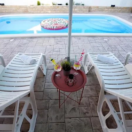 Villa Tago With Heated New Pool *